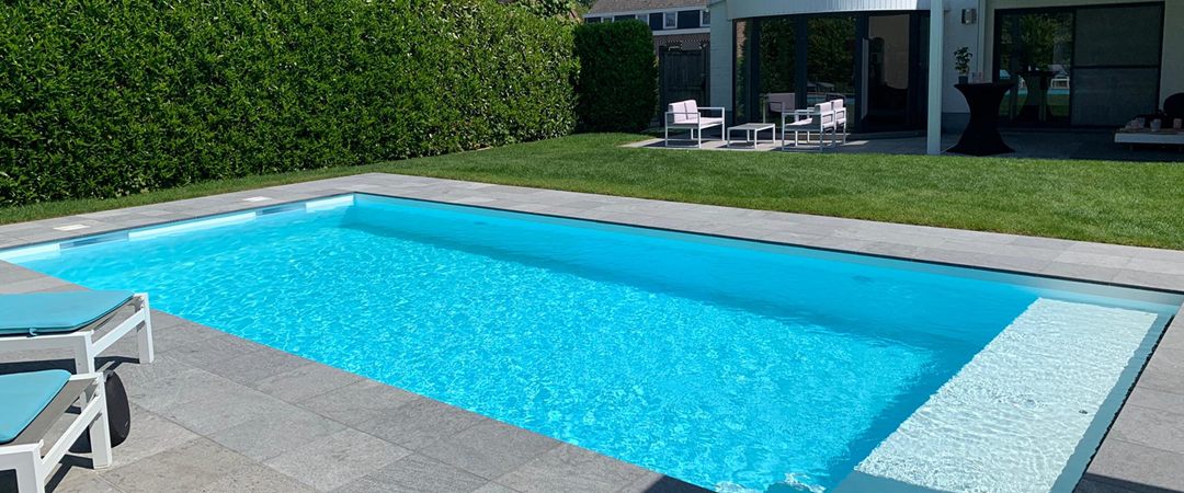 Helder water in een zwembad van Dooms-Deboudt
